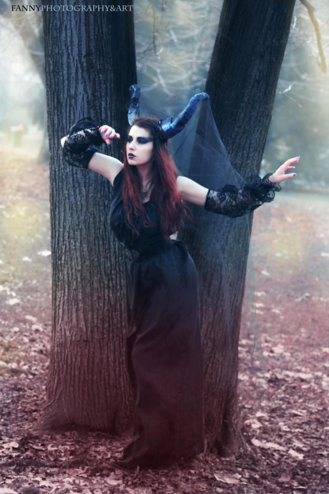 Twilight Twisted Fairy Tales 1: Demon in Black